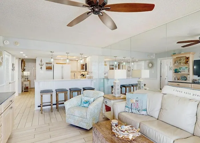 Holiday home Gorgeous Beachfront With Balcony Pools Gym & Game