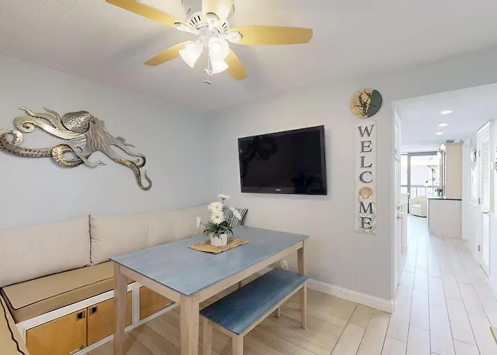 Gorgeous Beachfront With Balcony Pools Gym & Game Holiday home *