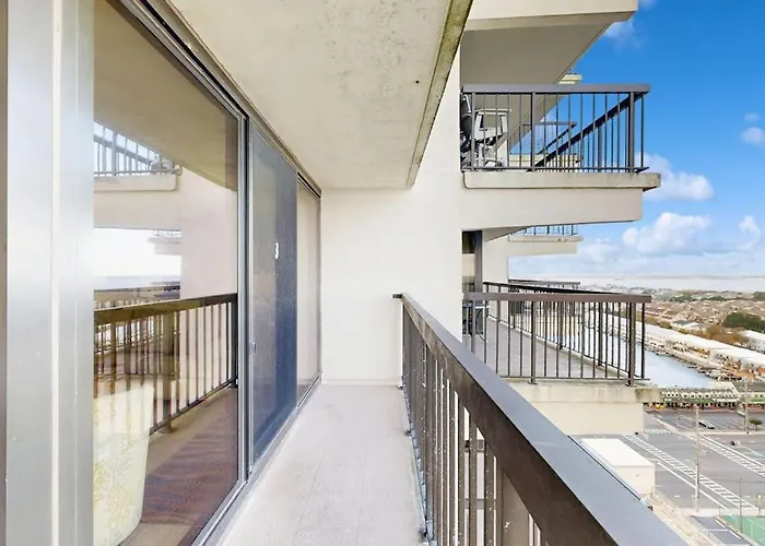 Gorgeous Beachfront With Balcony Pools Gym & Game * Ocean City
