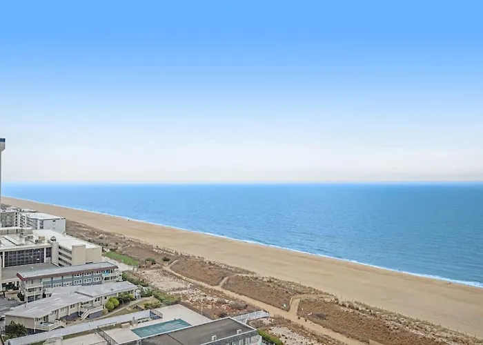 Gorgeous Beachfront With Balcony Pools Gym & Game Holiday home *