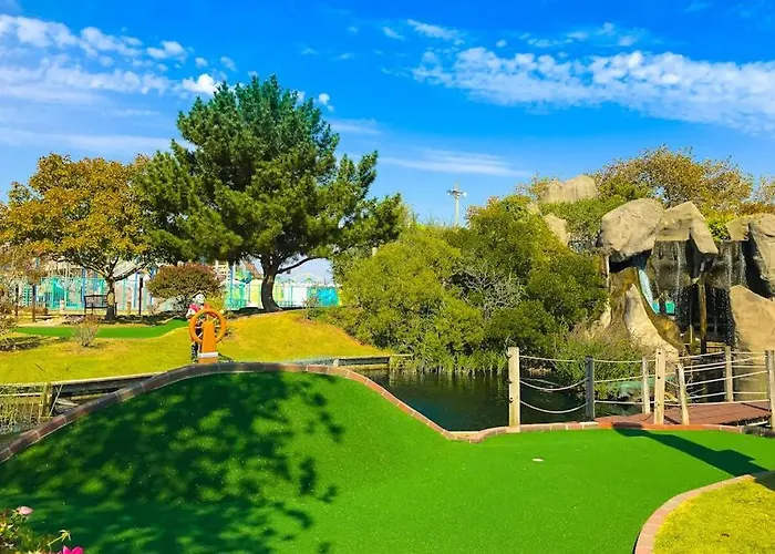 Holiday home Gorgeous Beachfront With Balcony Pools Gym & Game
