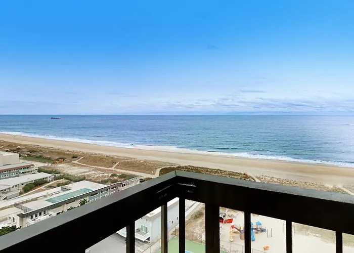 Gorgeous Beachfront With Balcony Pools Gym & Game *