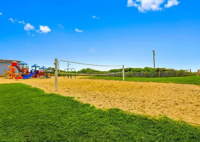 Gorgeous Beachfront With Balcony Pools Gym & Game Holiday home