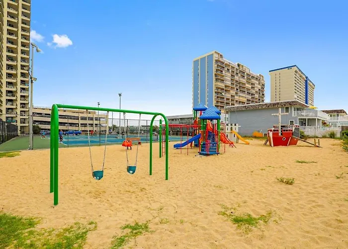 Gorgeous Beachfront With Balcony Pools Gym & Game Holiday home *