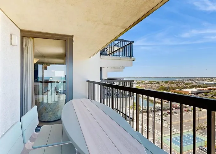 Gorgeous Beachfront With Balcony Pools Gym & Game Holiday home *